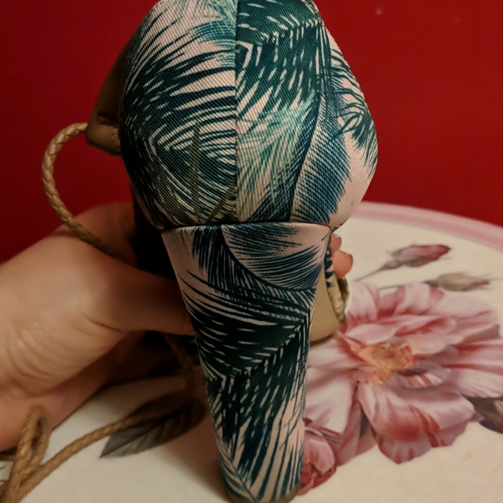 Heels - Picture 4 of 5